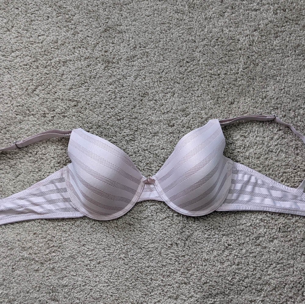 EUC Maidenform Demi Bra, size 34D